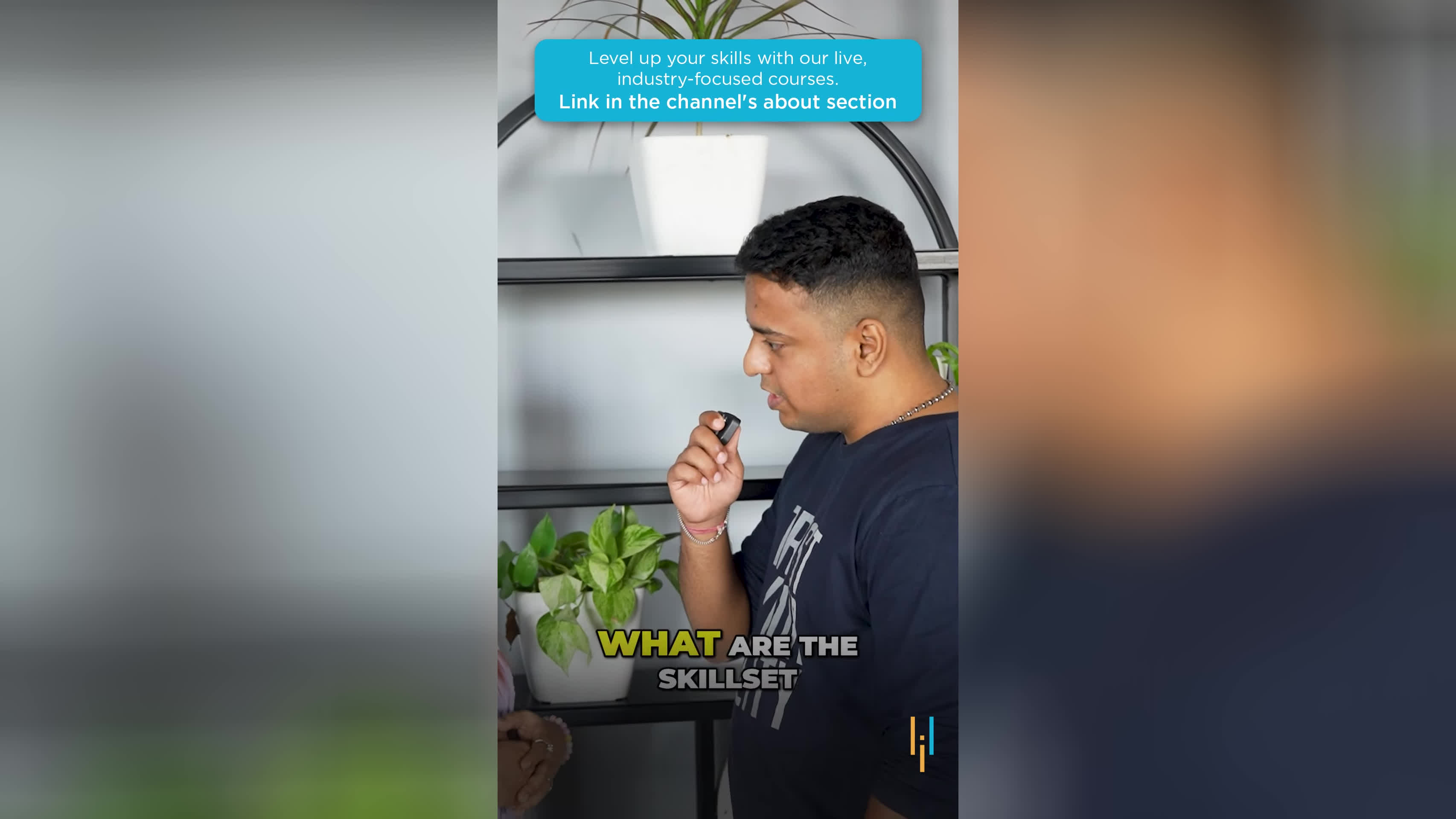 پوستر حقوق و نقش مدیر محصول در هند همه چیزی که باید بدانید کوتاه