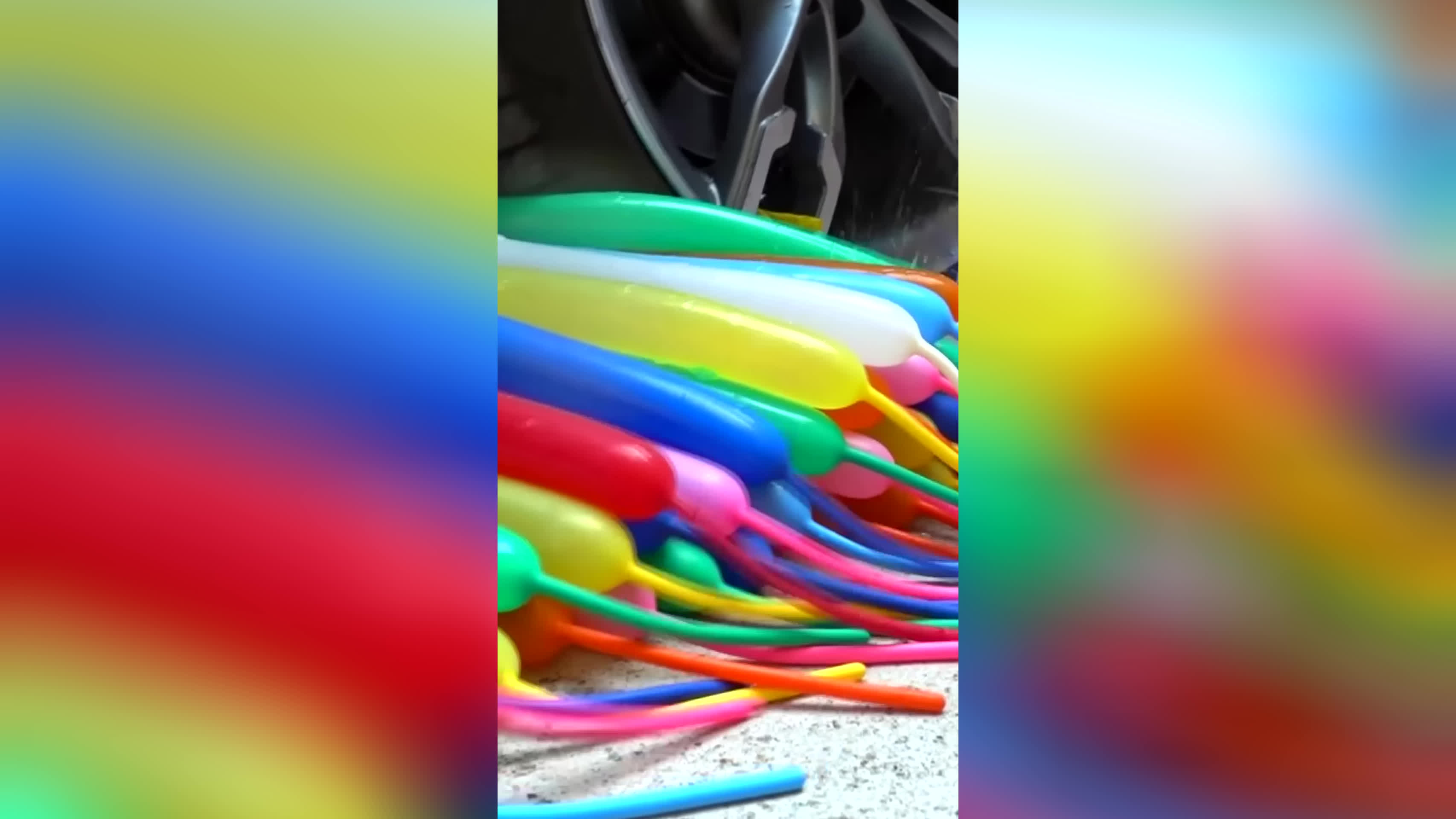 پوستر خرد کردن اشیا خرد و نرم با ماشین! شورت خردکردن آسمر خردخرد