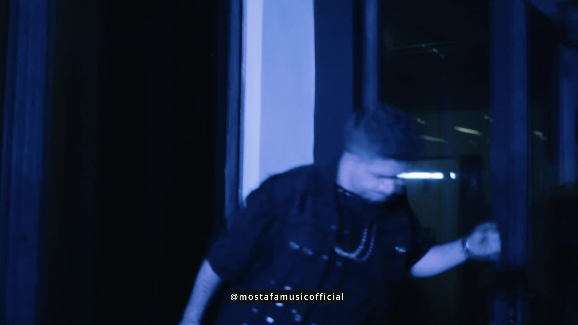 آهنگ جدید مصطفی مولایی به نام سورپرایز