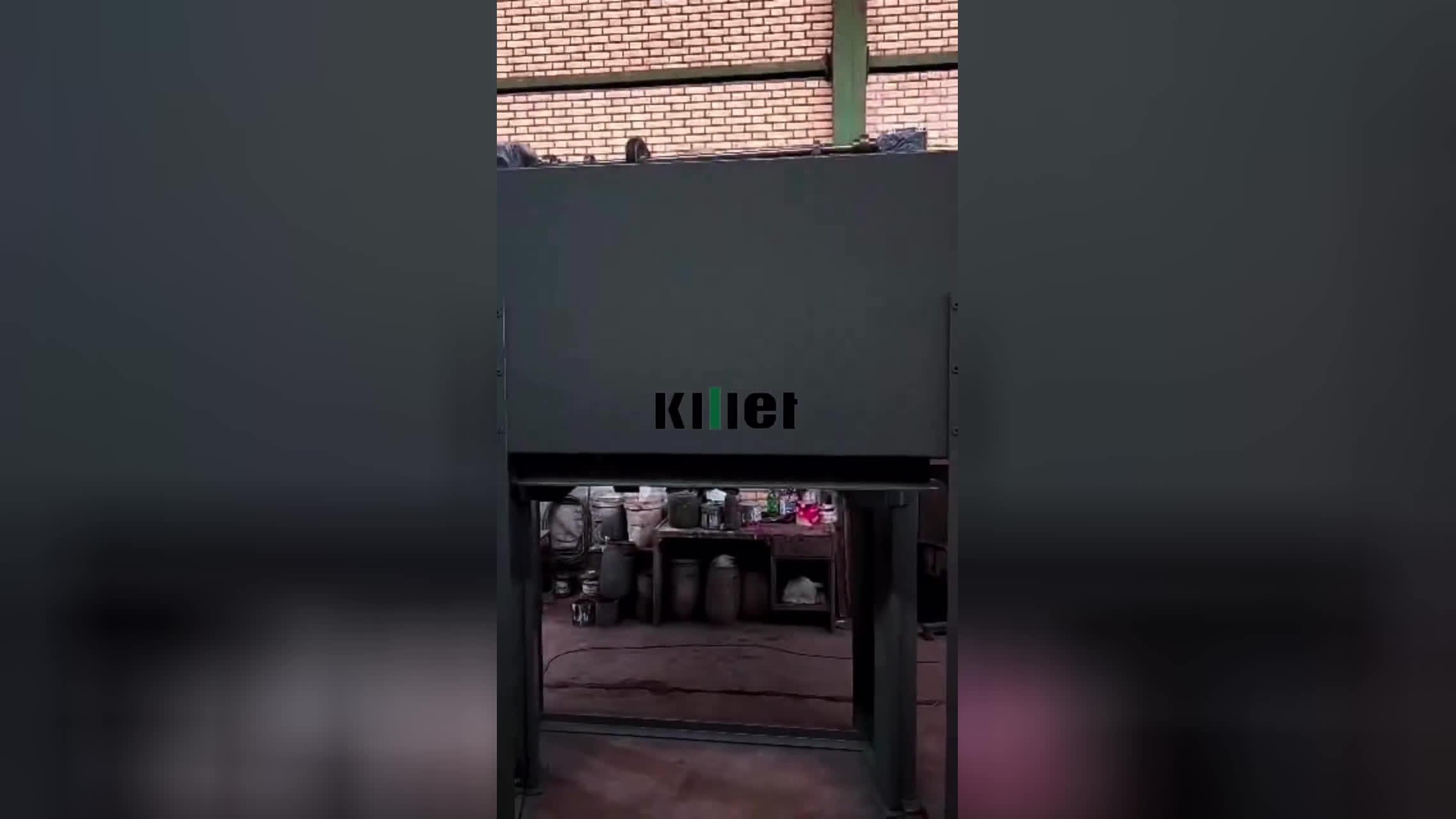 پوستر گاوصندوق آسانسوری امنیت هوشمند در طراحی مدرن 🔐